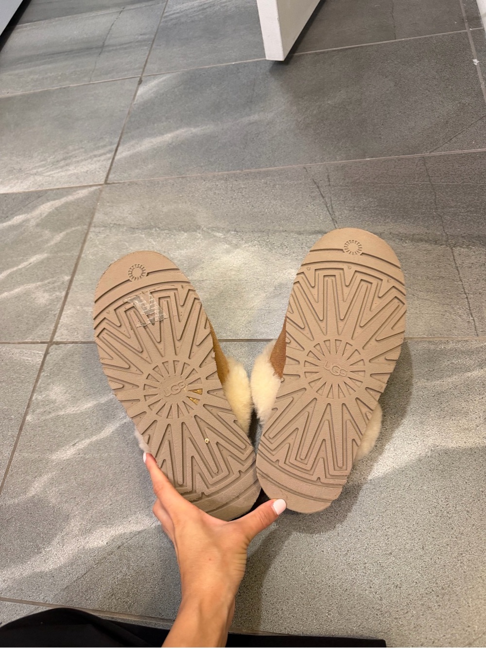 Ugg Disquette Slippers in Chestnut - Picture 7 of 7